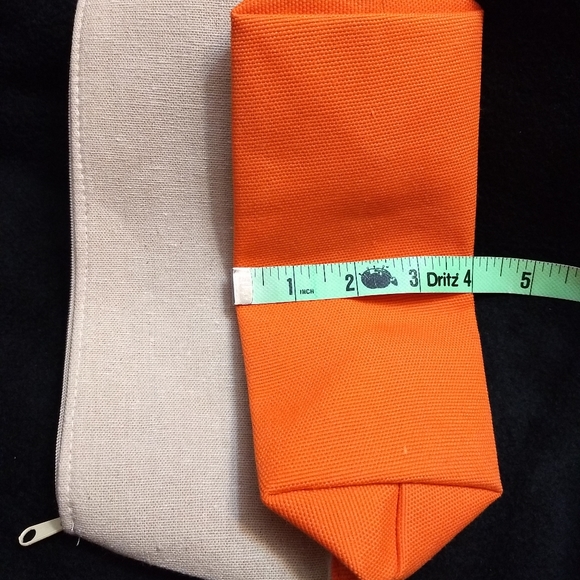 💚$5 or 3/$10 NWOT Cosmetic bag - Picture 8 of 8